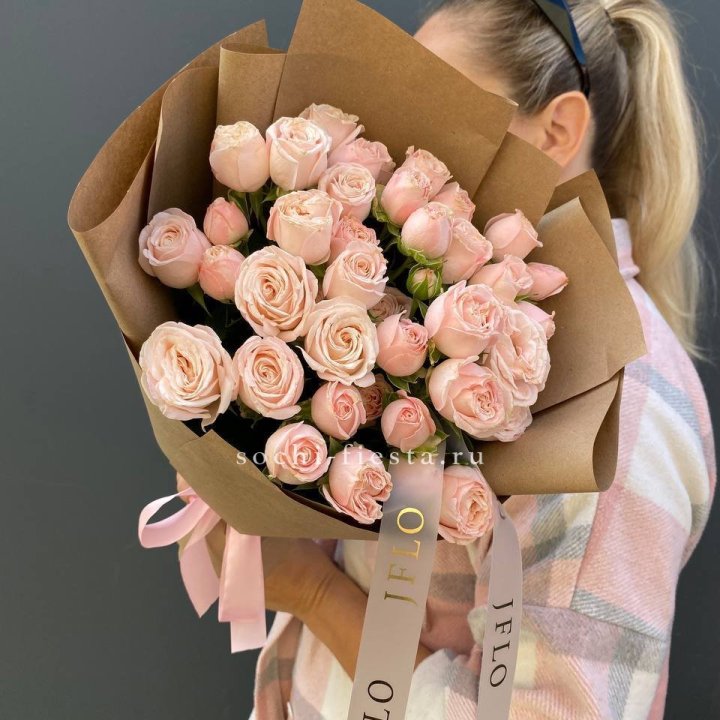 Кустовые розы Бомбастик в крафте в Шахтах