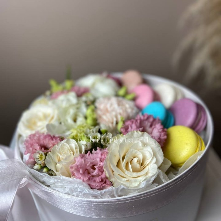 Цветы в цилиндре с макаронс "Прованс" в Шахтах