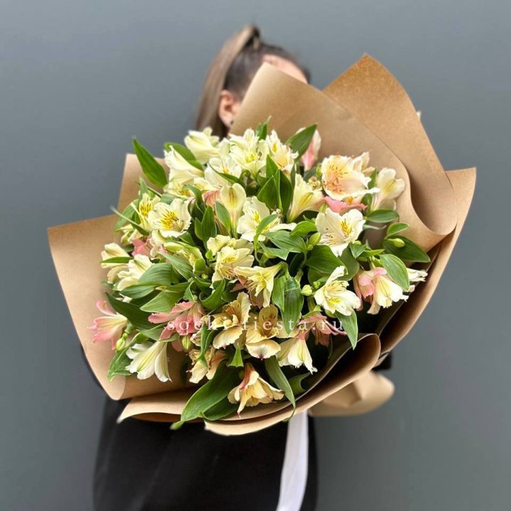 Букет альстромерий в крафте в Шахтах