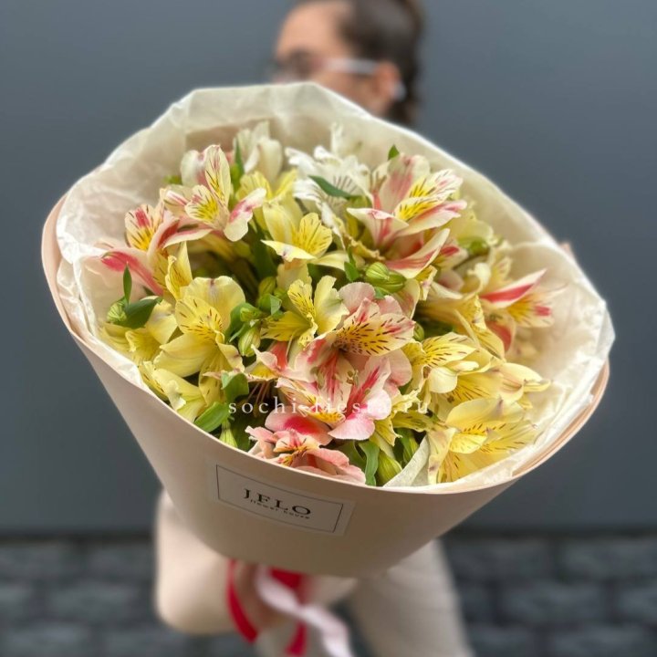 Альстромерии в нежном оформлении в Шахтах