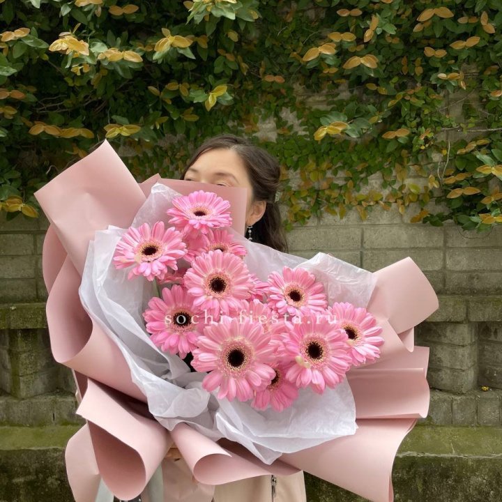 13 розовых гербер в Шахтах