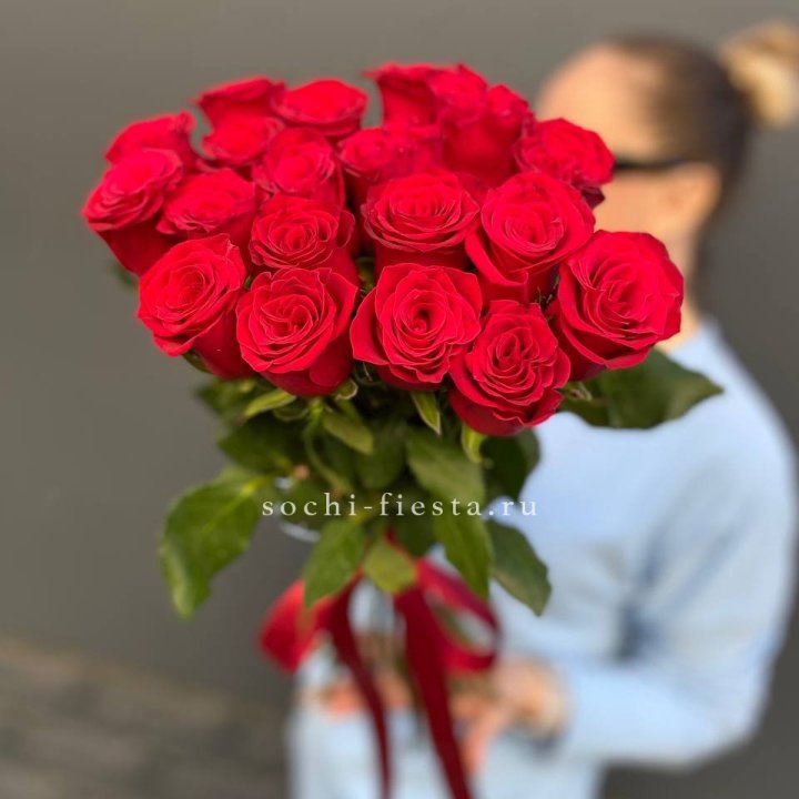 19 красных роз в Шахтах