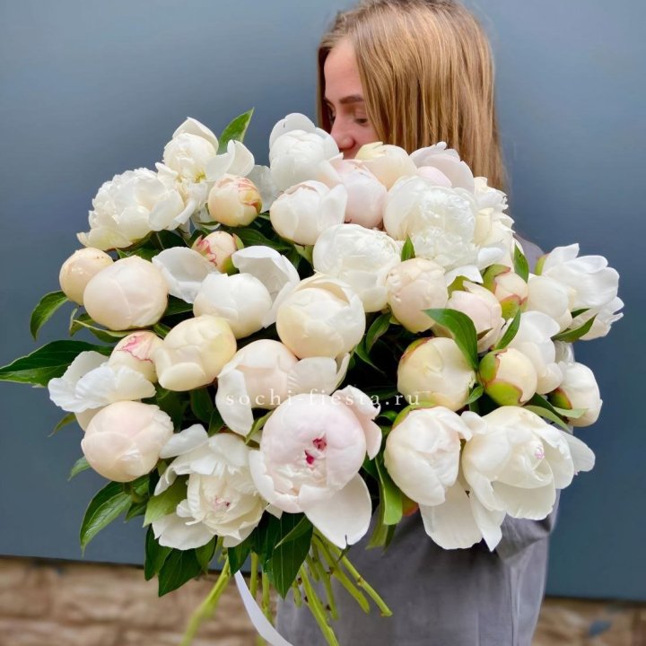 Охапка пионов в Шахтах