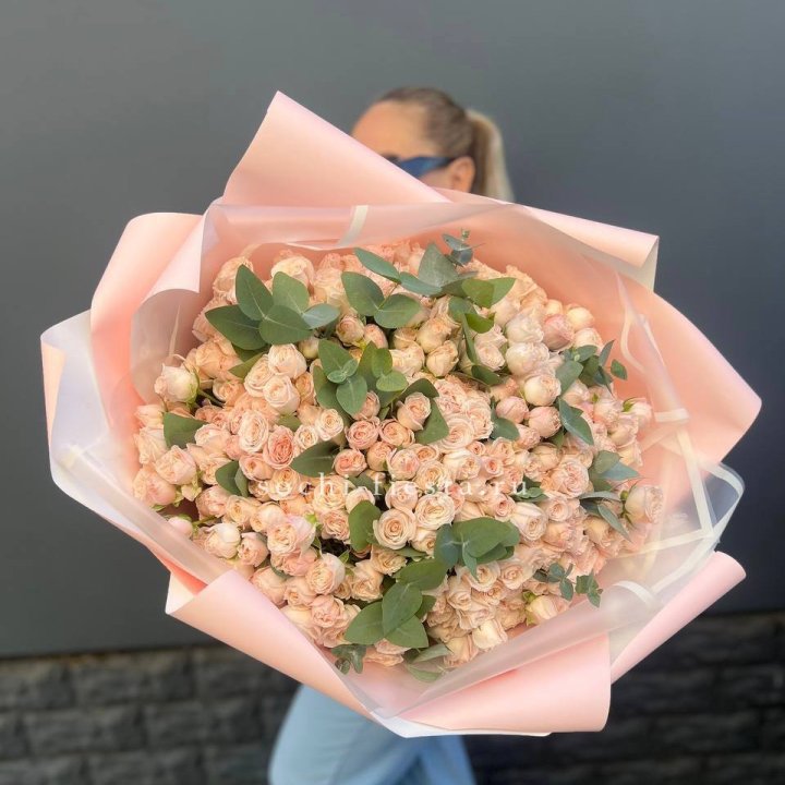 101 кустовая роза с эвкалиптом в Шахтах