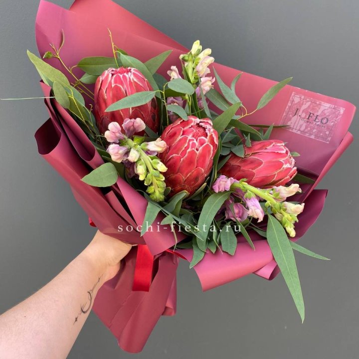 Букет из протеи "Квин" в Шахтах