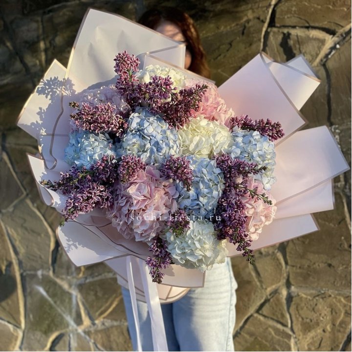 Букет гортензии с сиренью в Шахтах