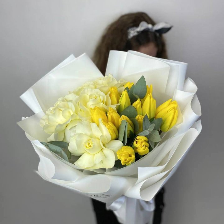 Дуо жёлтые тюльпаны и розы в Шахтах