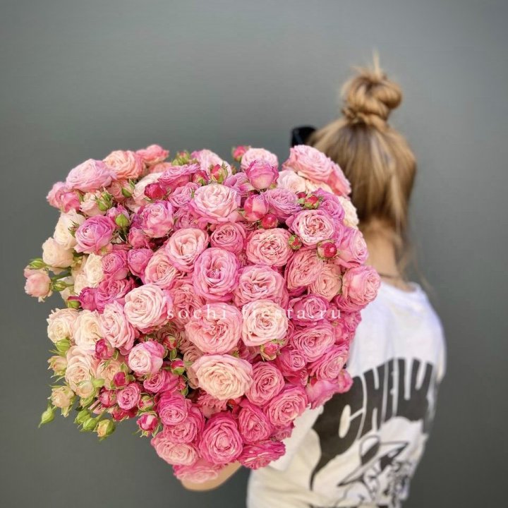 Охапка кустовых роз бомбастик пинк в Шахтах