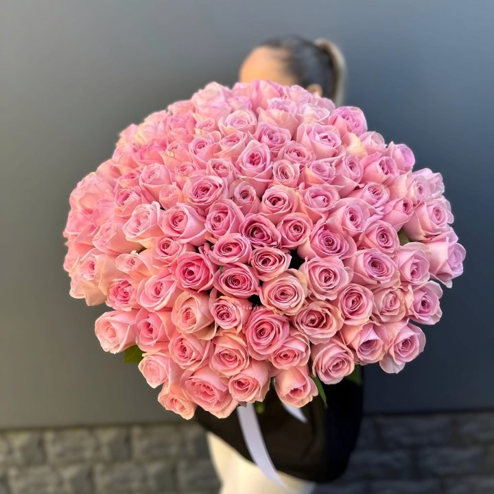 Охапка из 101 розовой розы в Шахтах
