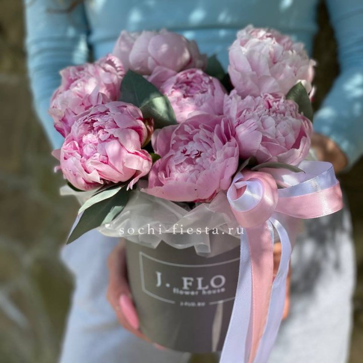 Цилиндр пионов с эвкалиптом в Шахтах