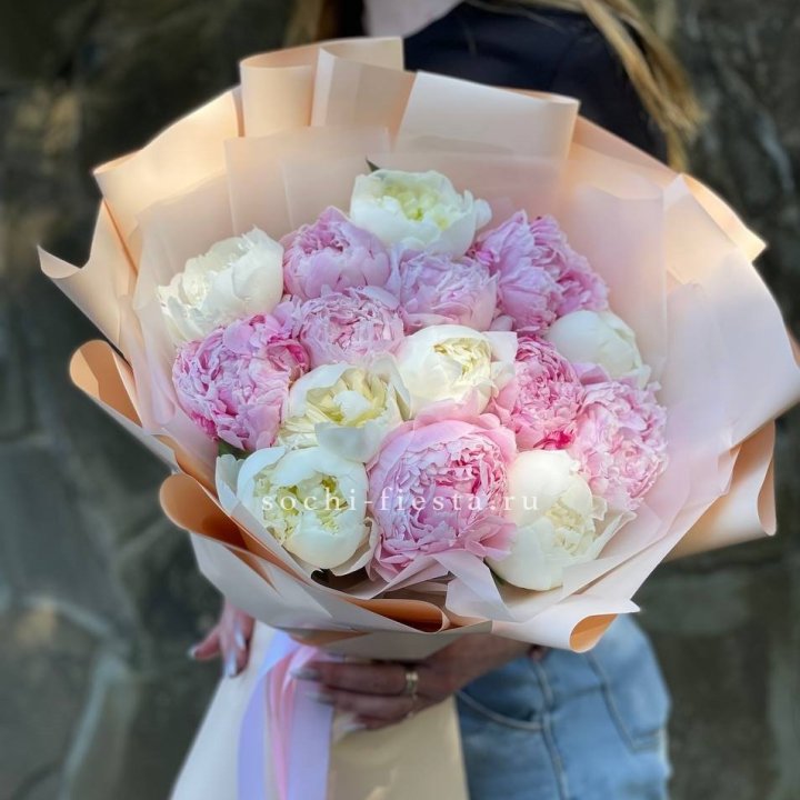 Букет 15 зефирных пионов в Шахтах