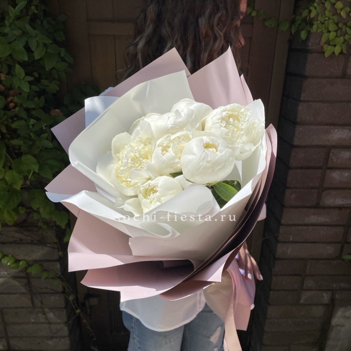 9 белоснежных пионов в Шахтах