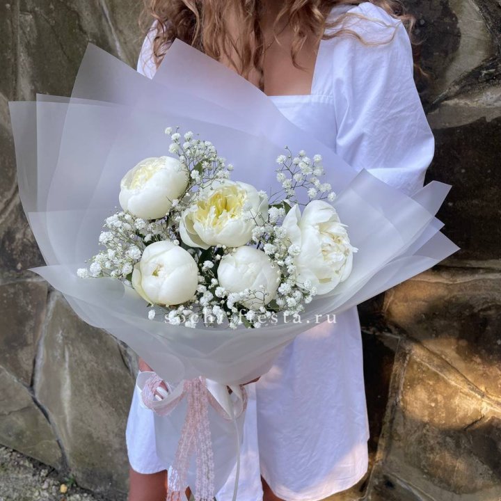 Букет белых пионов "Файв" в Шахтах