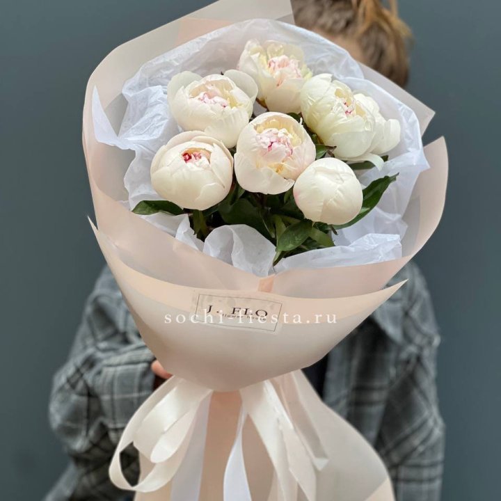 Букет белых пионов в Шахтах