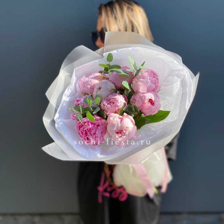 9 пионов с эвкалиптом в Шахтах