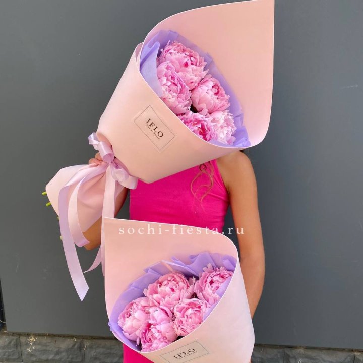 Букет из 5 пионов в Шахтах