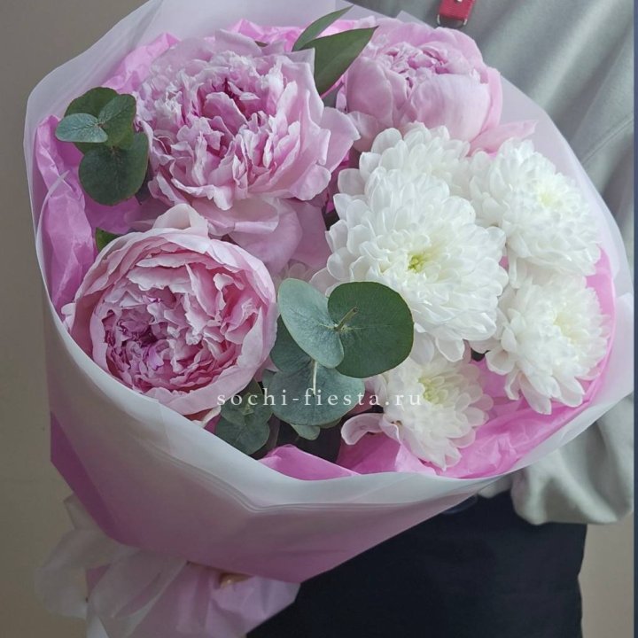 Букет комплимент с пионами в Шахтах