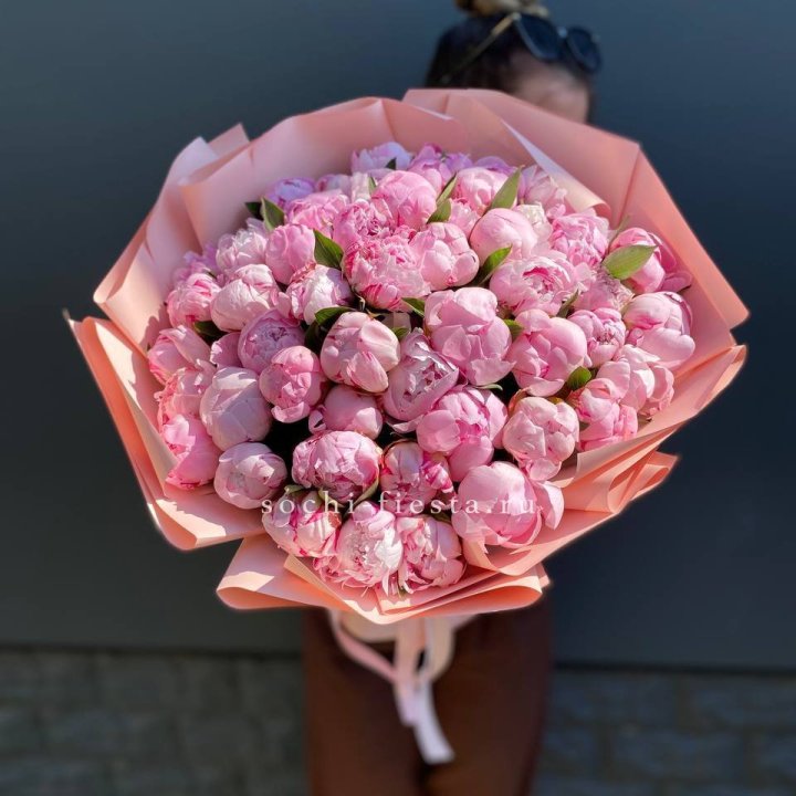 Нежный букет 51 пионов  в Шахтах