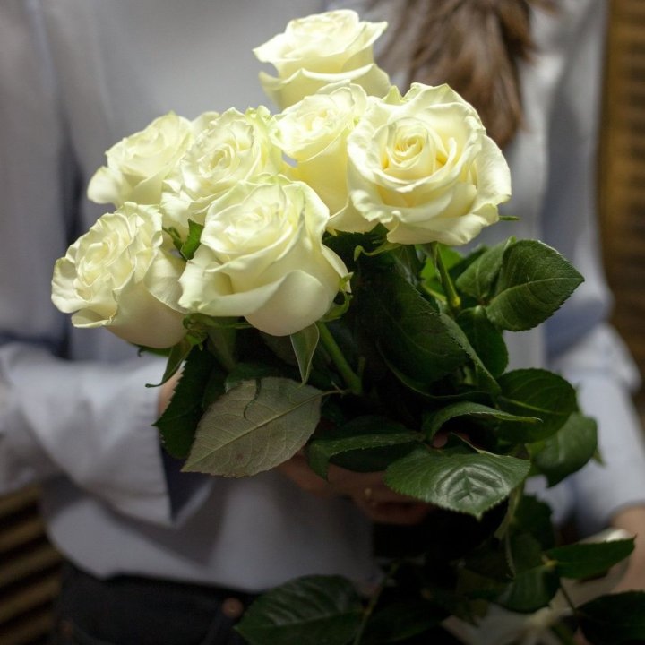 7 белых роз в Шахтах