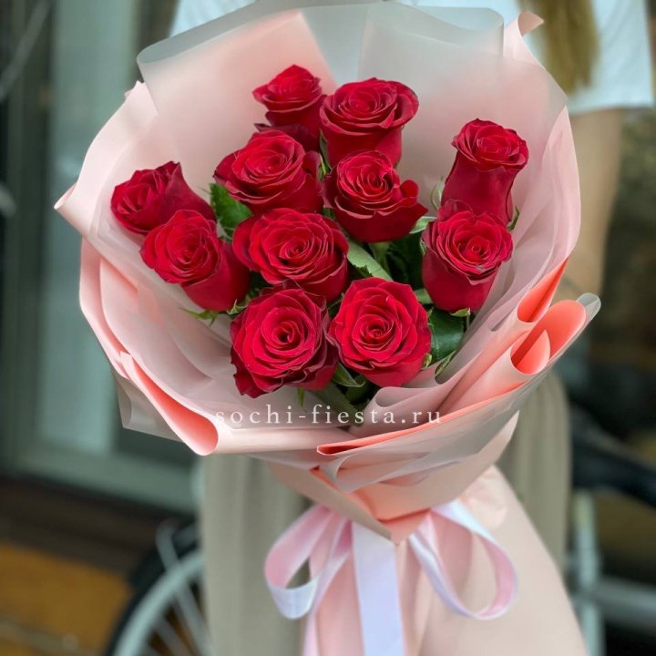 Букет красных роз "Мадам ред" в Шахтах