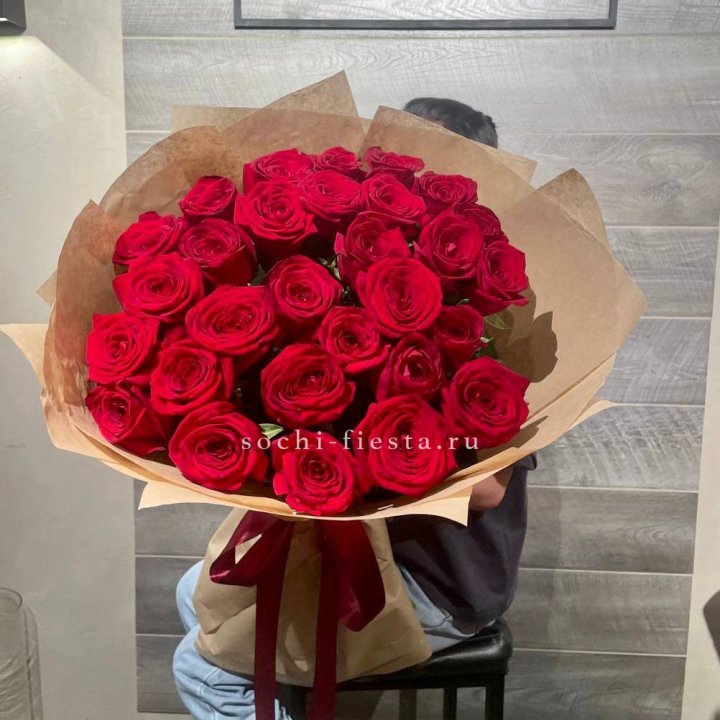 37 красных роз в крафте в Шахтах