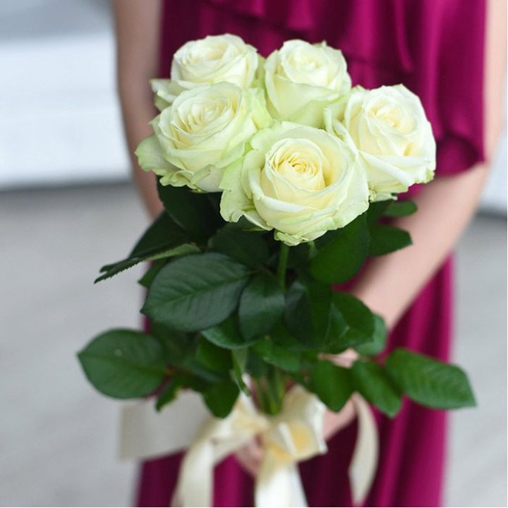 5 белых роз в Шахтах