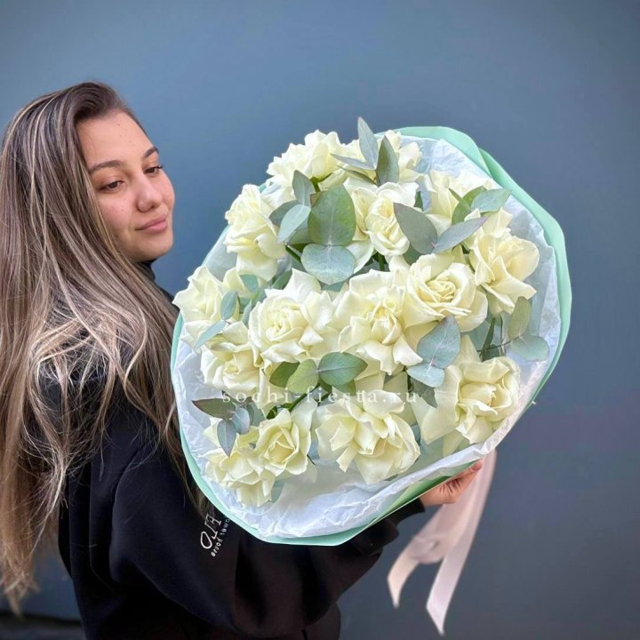 15 Белых французских роз "Ноте бьянка" в Шахтах