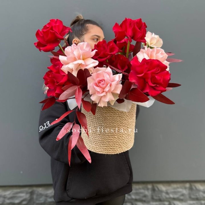 15 Французских роз в джутовом кашпо в Шахтах