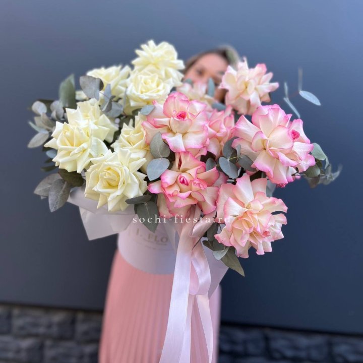 15 Французских роз в боксе в Шахтах