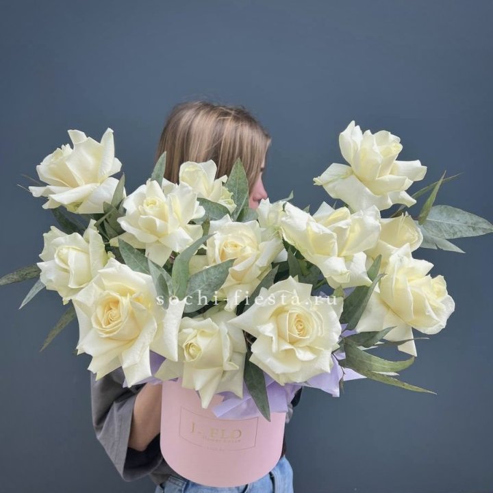 15 Французских роз в боксе в Шахтах