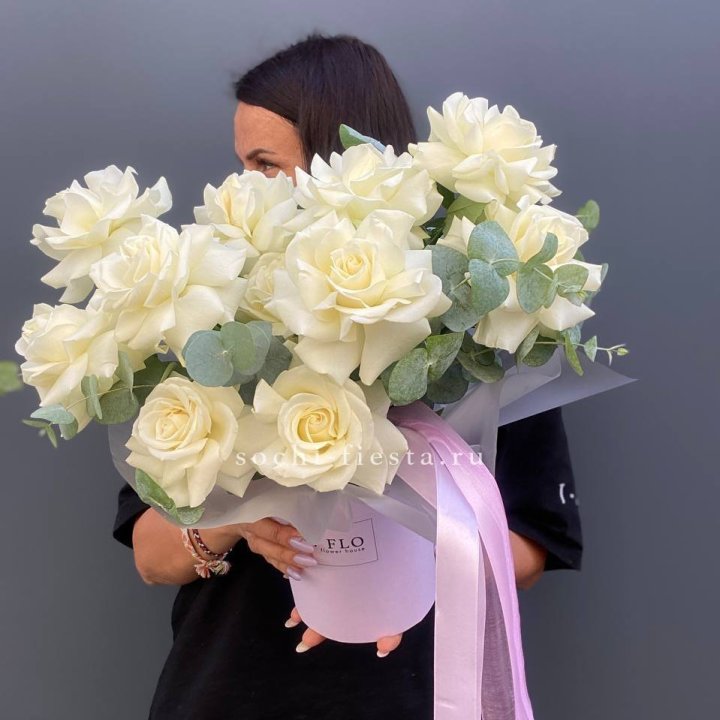11 Французских белых роз в боксе в Шахтах