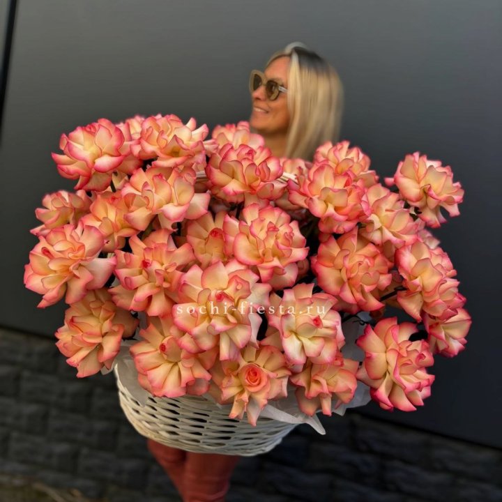 45 французских роз Джумилия в корзине в Шахтах