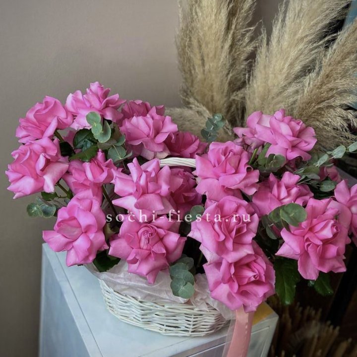 25 роз в цветочной корзине Пинк в Шахтах