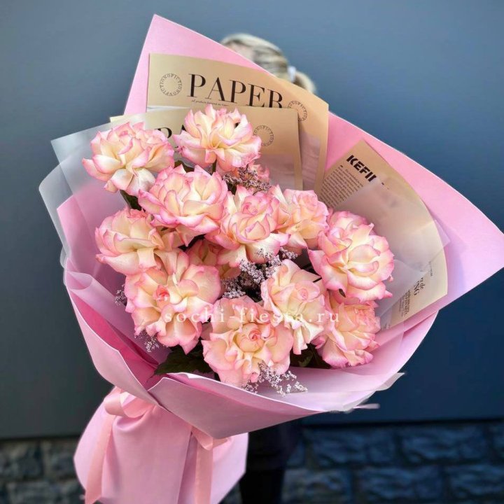 15 французских роз "Джумилия" с доставкой в Шахтах