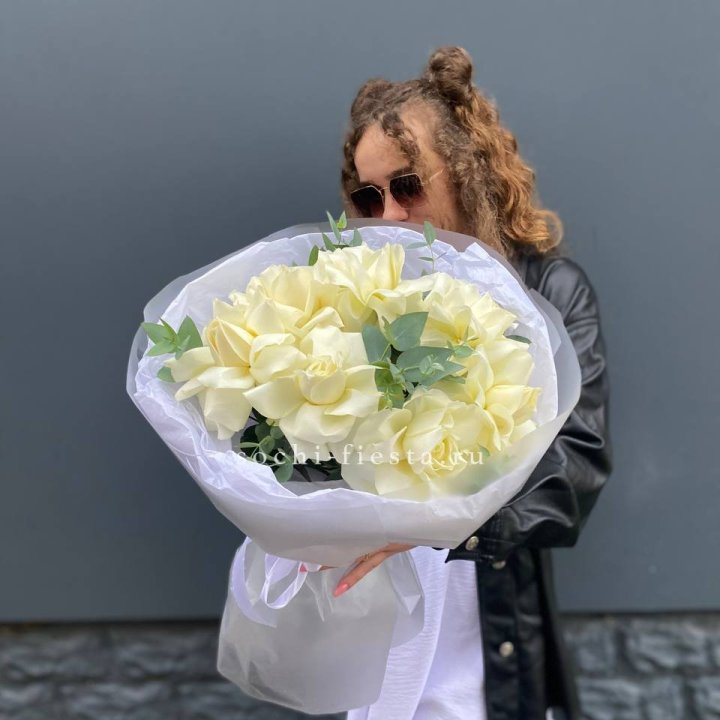 7 Белых французских роз  в Шахтах