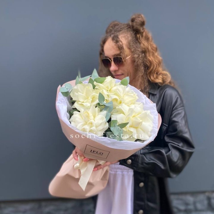 5 Белых французских роз в Шахтах