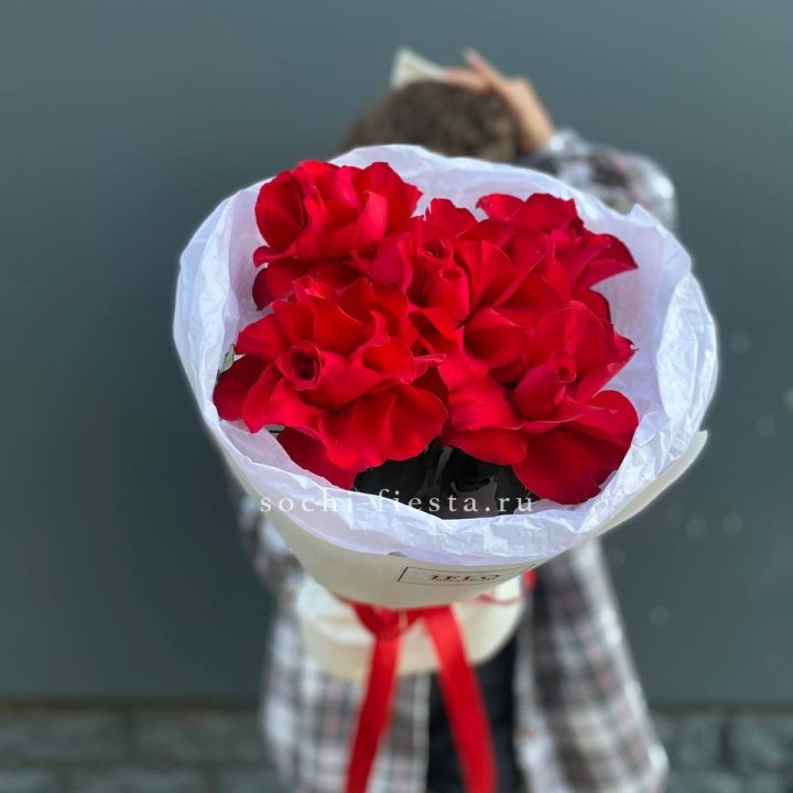 5 французских красных роз в Шахтах