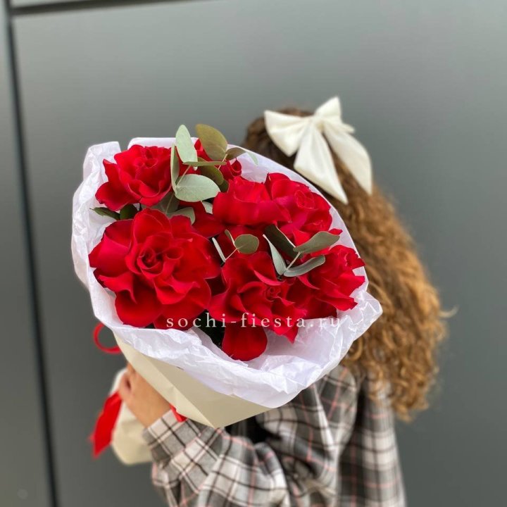 7 красных французских роз в Шахтах