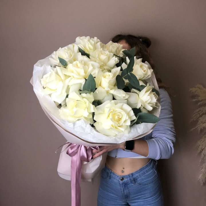 11 Белых французских роз "Вайт найс" с доставкой в Шахтах
