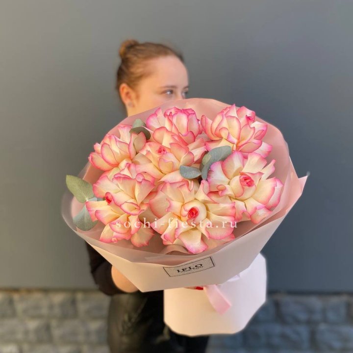 7 французских роз Джумилия с доставкой в Шахтах