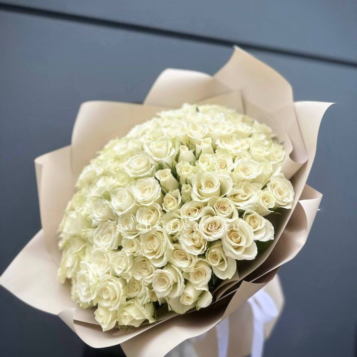 101 белая роза Атена в Шахтах