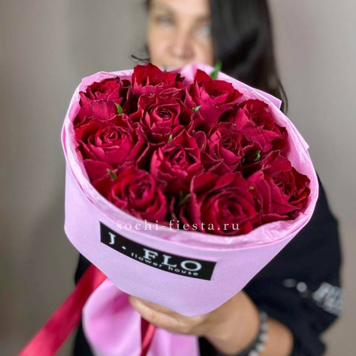 11 красных роз мадам ред в Шахтах