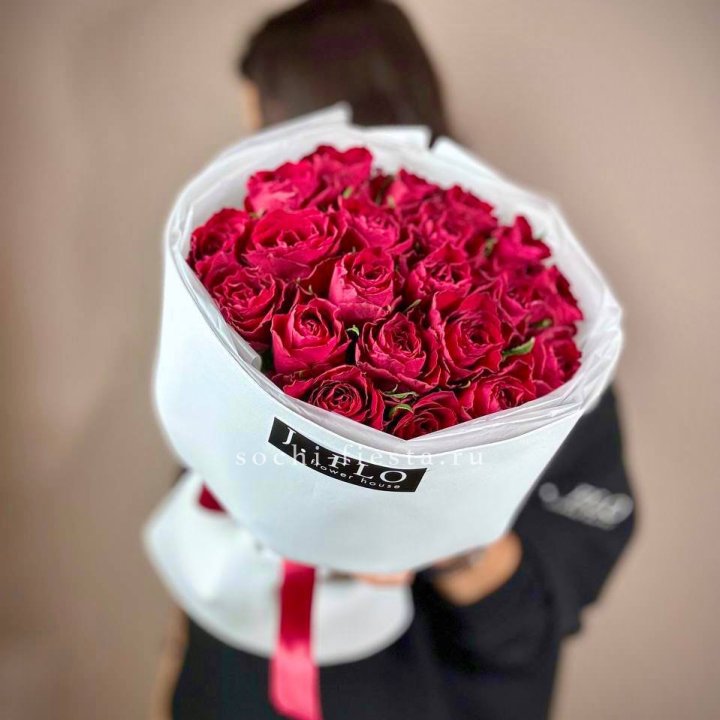 Букет красных роз мадам ред в Шахтах