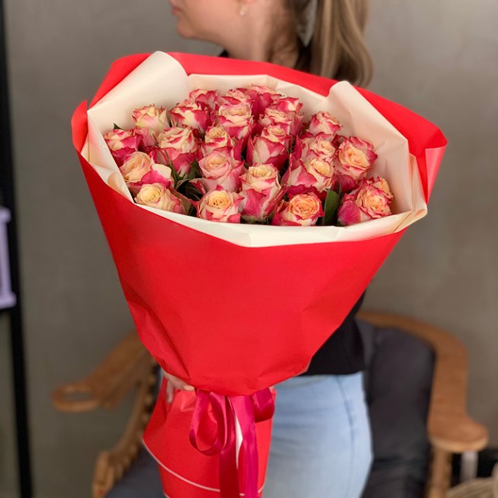 Букет роз Chapeau в Шахтах