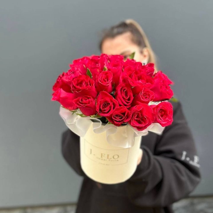 27 кенийских роз в боксе в Шахтах