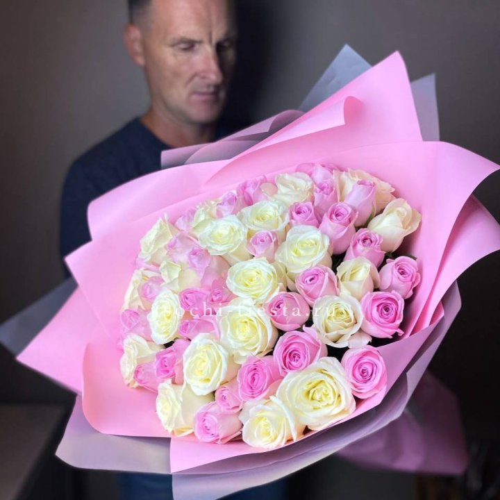 51 белых и розовых роз в Шахтах