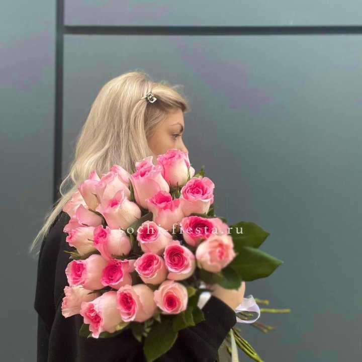  25 розовых роз в Шахтах