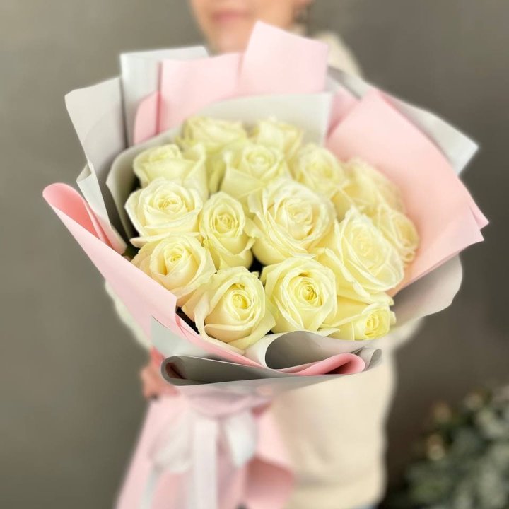 15 белых роз пудра в Шахтах