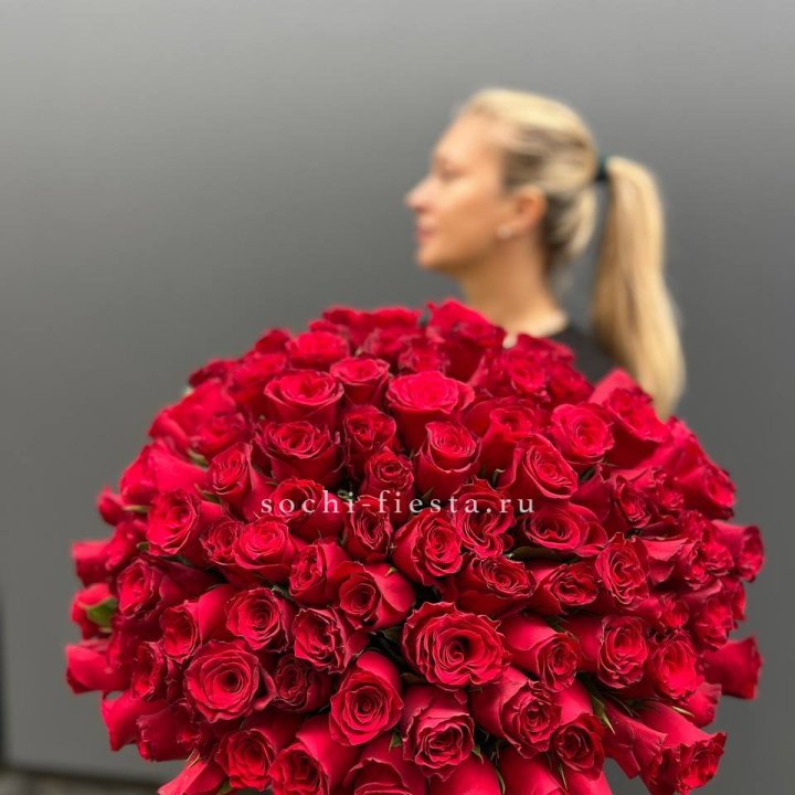 Охапка из 101 красной розы в Шахтах