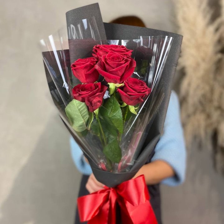 5 роз ред наоми в Шахтах